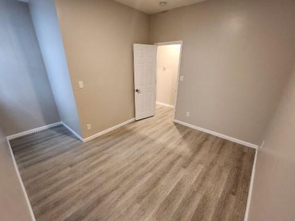 5th image of 348 W Queen Ln #1A