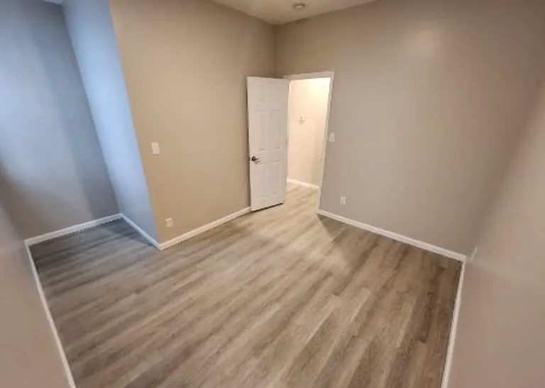 348 W Queen Ln #1A — Photo 5