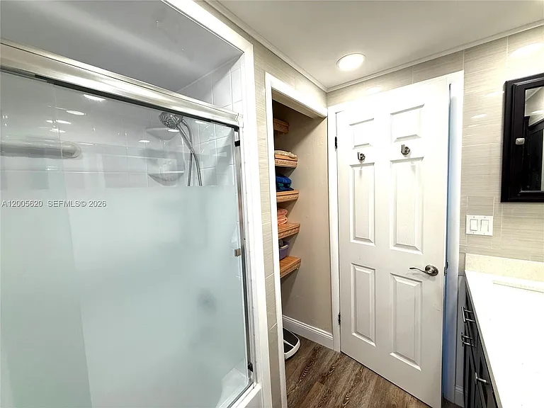230 Lakeview Dr #307 — Photo 15