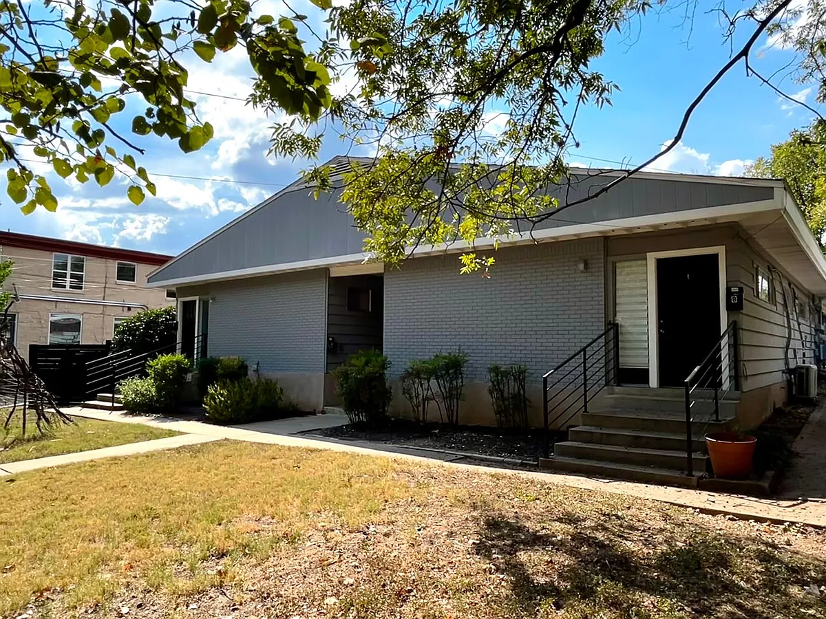 Building Photo - 3304 Tom Green St #B