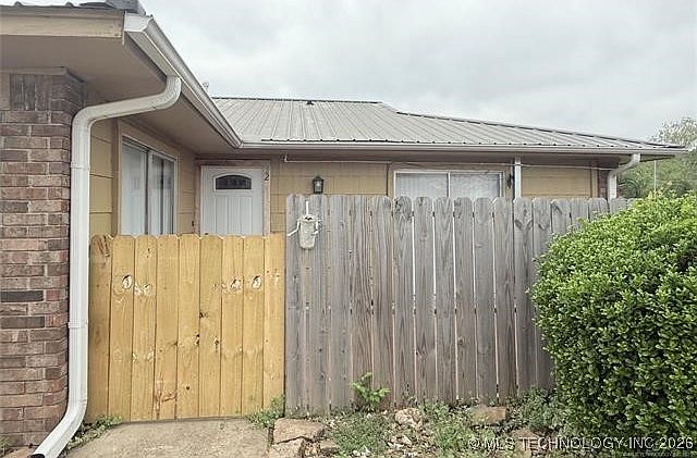 1st image of 101 Doris Dr #22