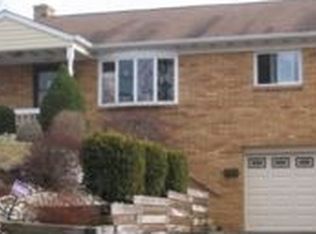 667 Blossom Dr, Pittsburgh, PA 15236