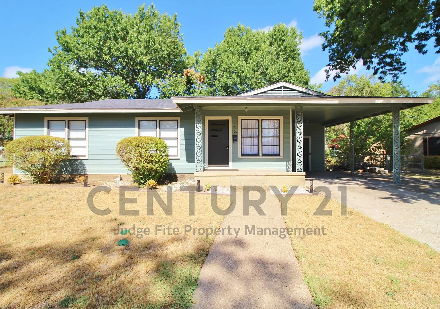 Historic Charm Meets Modern Comfort in This Beautiful 3/2 Vintage Home! — Photo 1