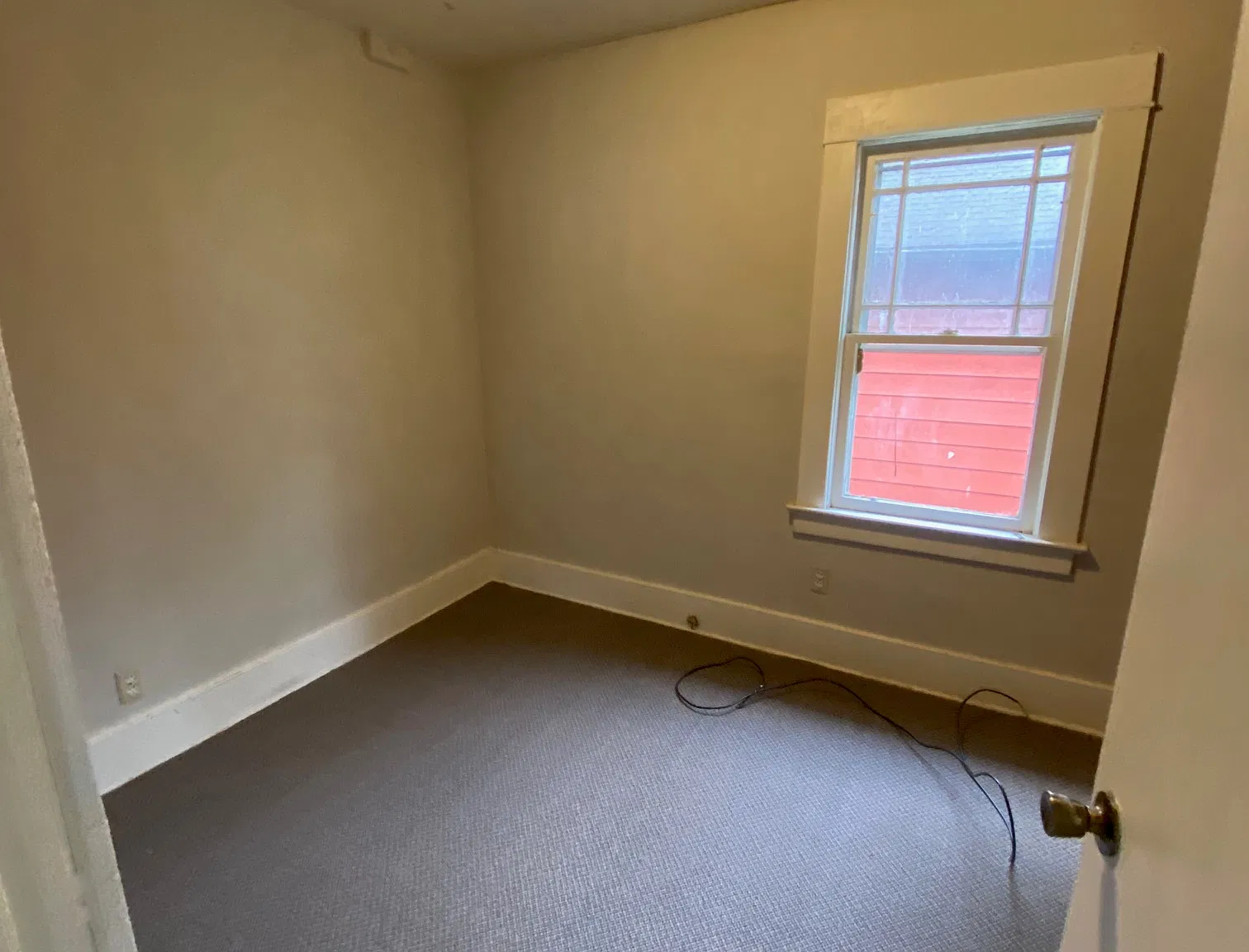 4 bed, 872 sqft, $1,300 — Photo 3