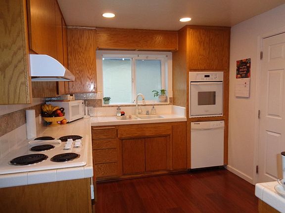 3rd image of 1739 Roanoke Ave