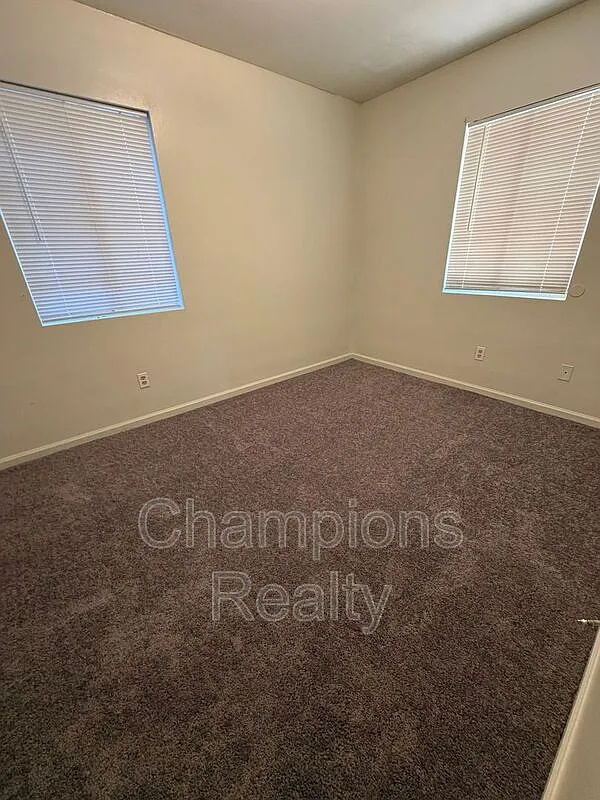 3 bed, 1.0 bath, $850 — Photo 1