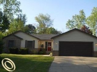 29646 Omenwood Ave, Farmington Hills, MI 48336