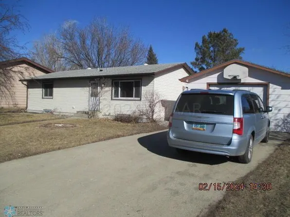 908 Western Rd, Wahpeton, ND 58075