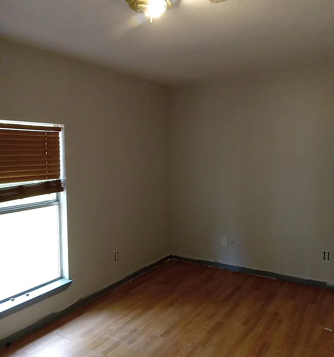 3 bed, 2.0 bath, 1200 sqft, $1,300 — Photo 2