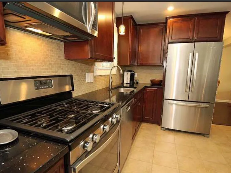 157 Woodbury Rd — Photo 19