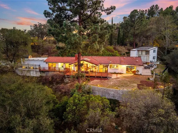 3845 Hampstead Rd, La Canada Flintridge, CA 91011