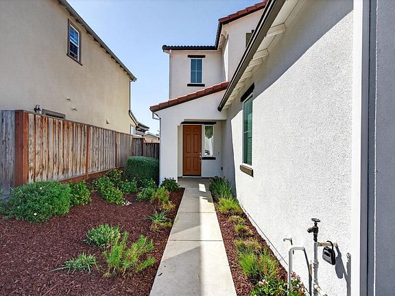 4th image of 408 Tanoak St