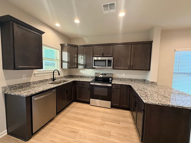 187 Berkshire Pl — Photo 6
