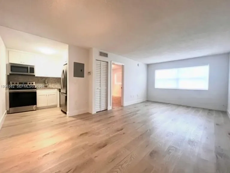 444 SW 4th St #204 — Photo 2