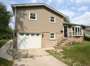 5718 Dover Rd, Oak Forest, IL 60452