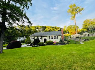 6 Pomona Rd, Trumbull, CT 06611