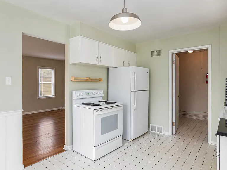 2073 Garfield St — Photo 4