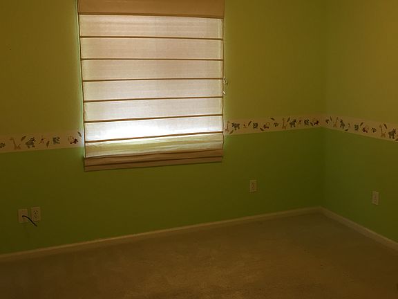 5th image of 3817 E Belmont Ave