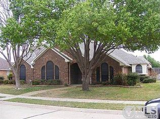 2818 Live Oak Dr, Rowlett, TX 75088