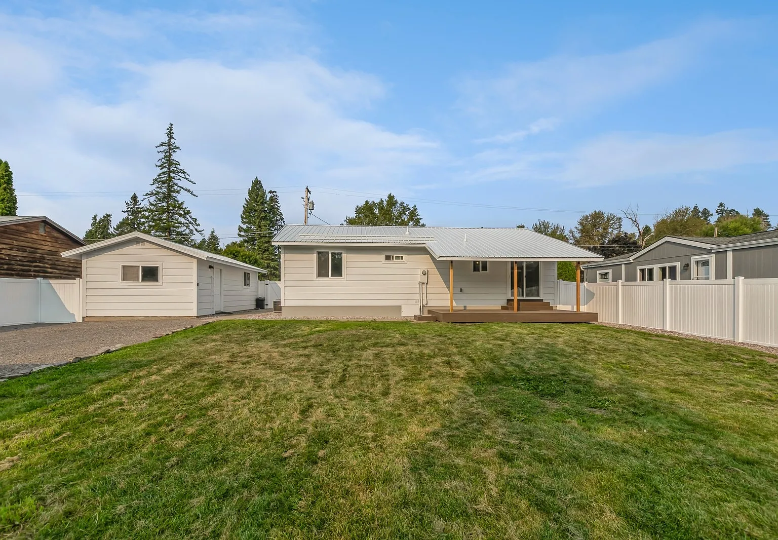 3 bed, 1120 sqft, $2,600 — Photo 4