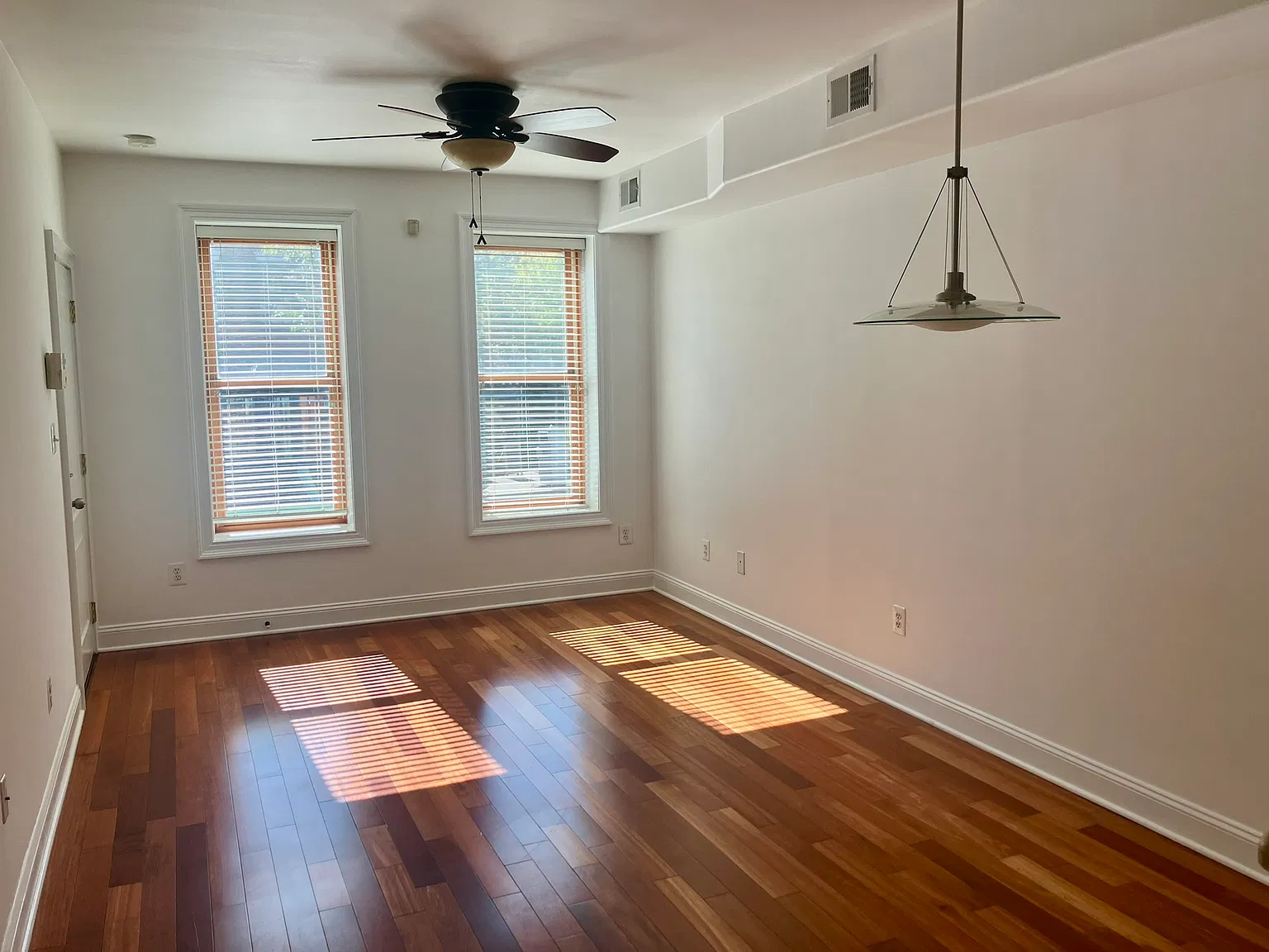 1 bed, 525 sqft, $1,900 — Photo 2