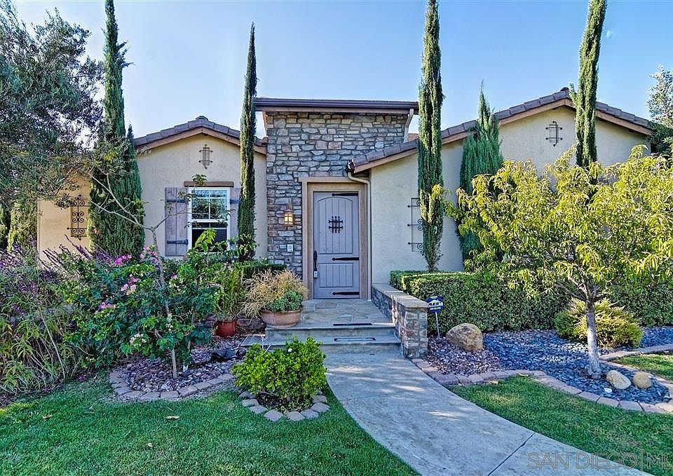 1st image of 790 Lake House Pl