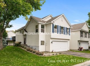 1412 Yorkshire Ln, Shakopee, MN 55379