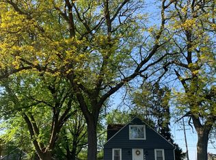 321 Lakelawn Blvd, Aurora, IL 60506