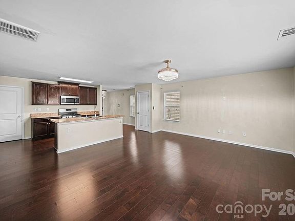 5th image of 9539 Kendall Dr