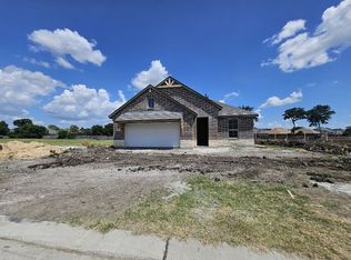 813 Silverleaf Dr, Ennis, TX 75119