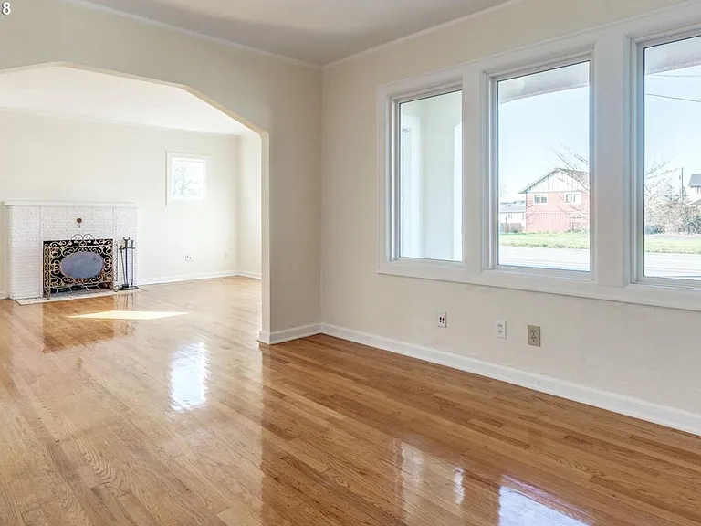 9222 NE Glisan St — Photo 3