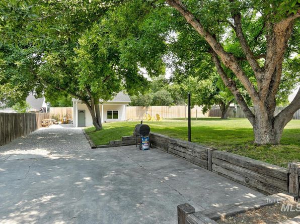 2434 Sundown St, Emmett, ID 83617