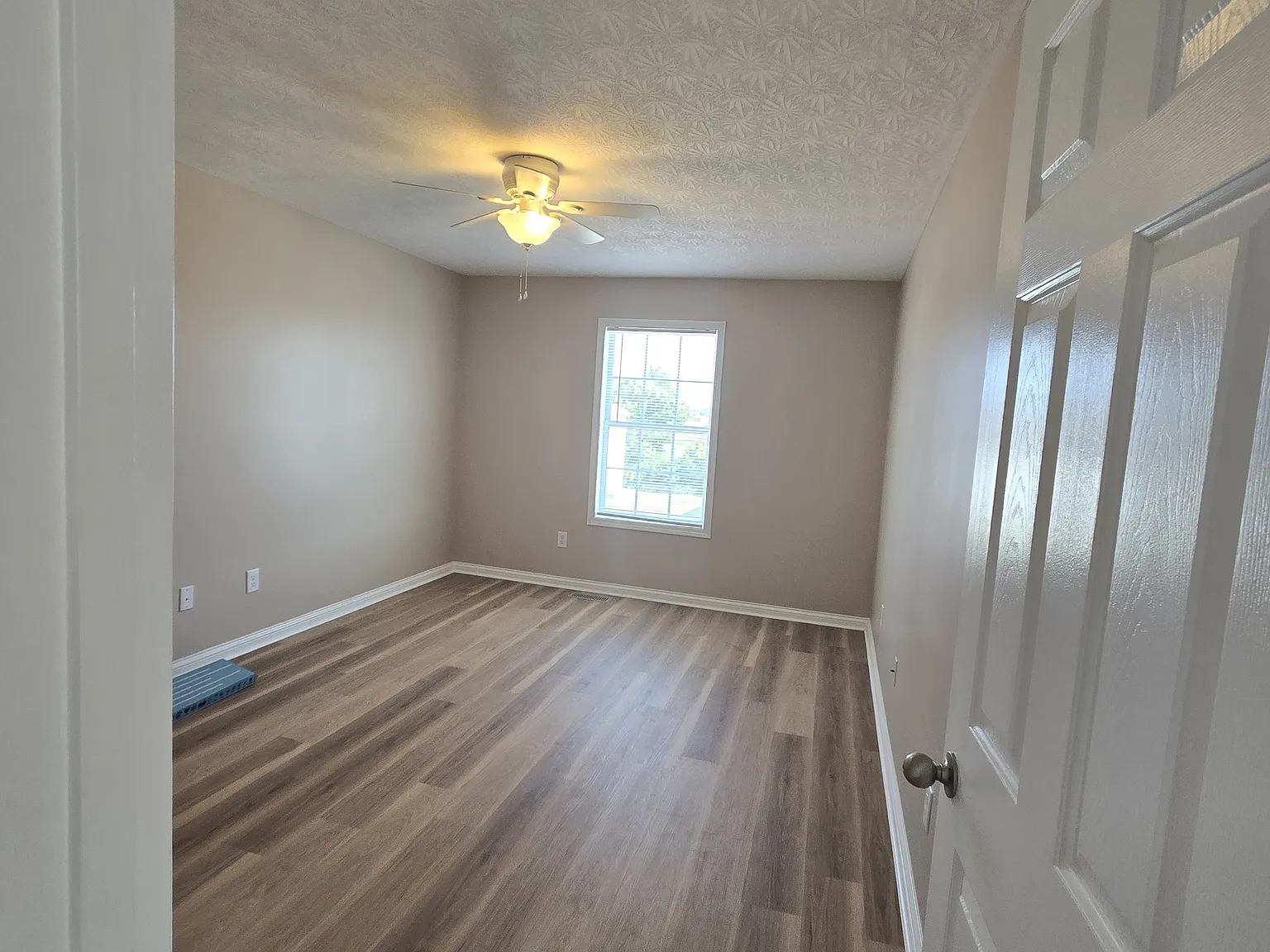 3 bed, 1150 sqft, $1,300 — Photo 4