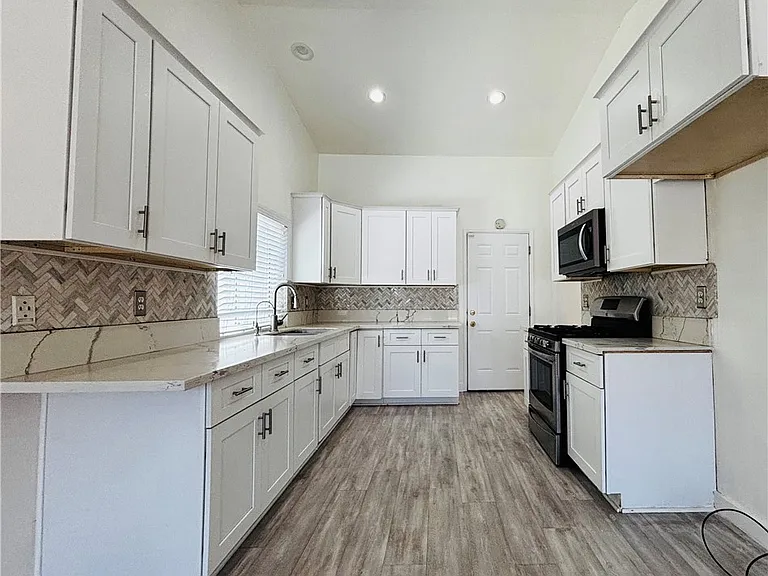 14108 Travers Dr — Photo 22