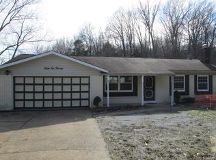5620 Dillon Rd, High Ridge, MO 63049