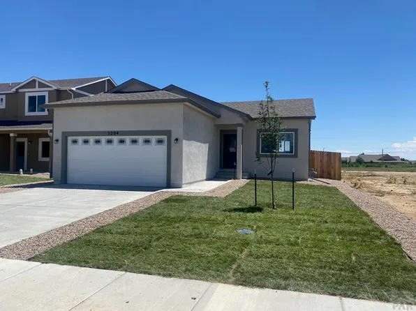 5204 Crested Hill Dr, Pueblo, CO 81008