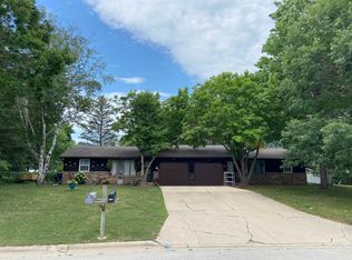1127 Anchor Dr, Green Bay, WI 54313