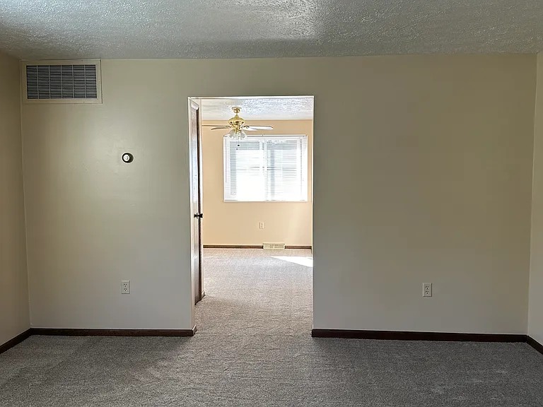 526 Perry Hwy #B — Photo 6