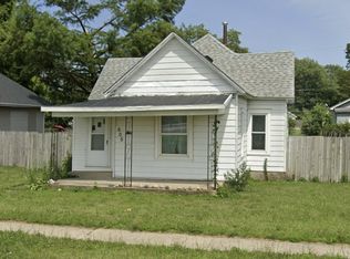 605 S Sycamore St, Villa Grove, IL