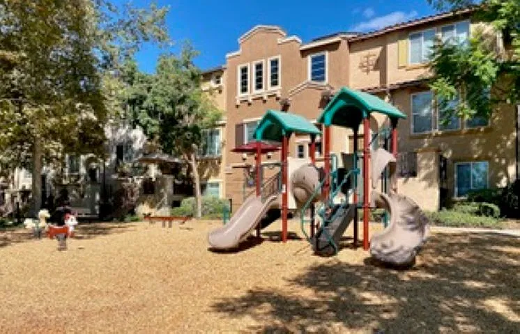 4 bed, 3.5 bath, 1869 sqft, $4,300 — Photo 3