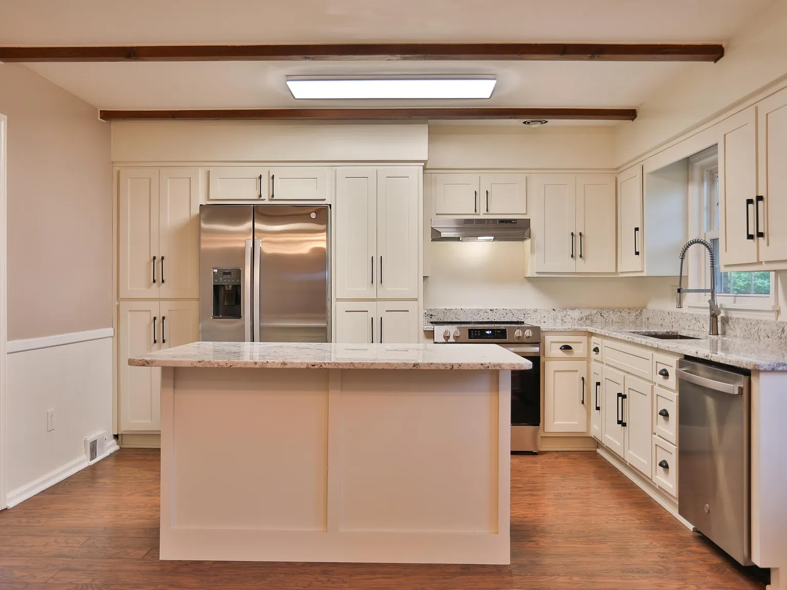 4 bed, 2825 sqft, $2,995 — Photo 4