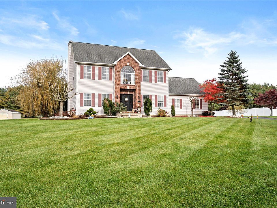 1st image of 6 Maria Dr