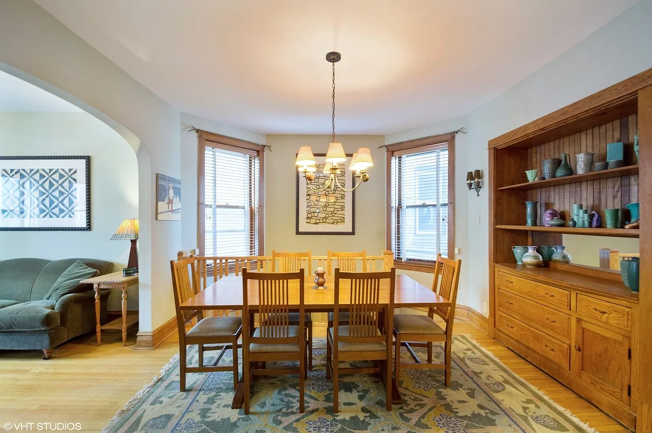 3 bed, 2400 sqft, $3,850 — Photo 2