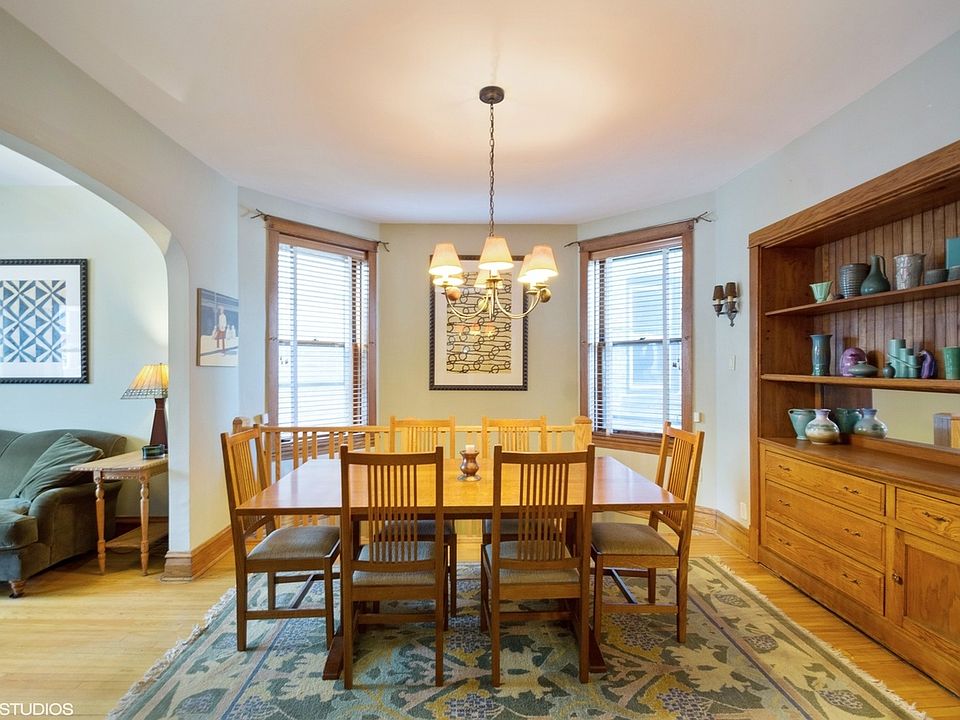Living Room Looking South (Prior Renovation)