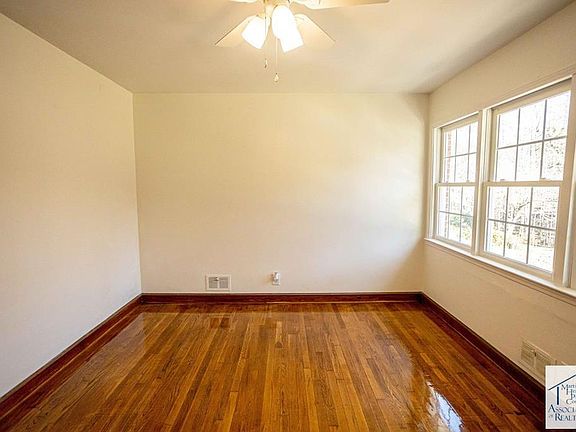 3rd image of 3099 Carver Rd