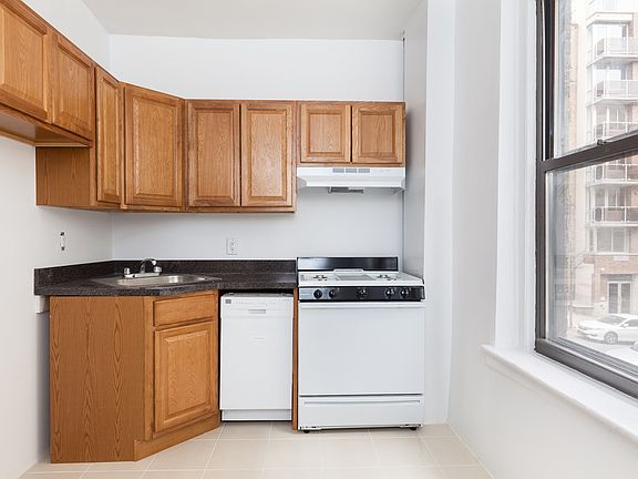 4th image of 708 W 171st St APT 4B