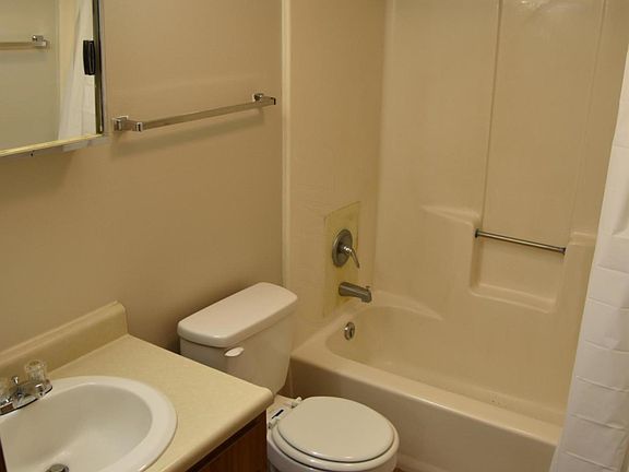 5th image of 1236 Green Valley Dr APT D