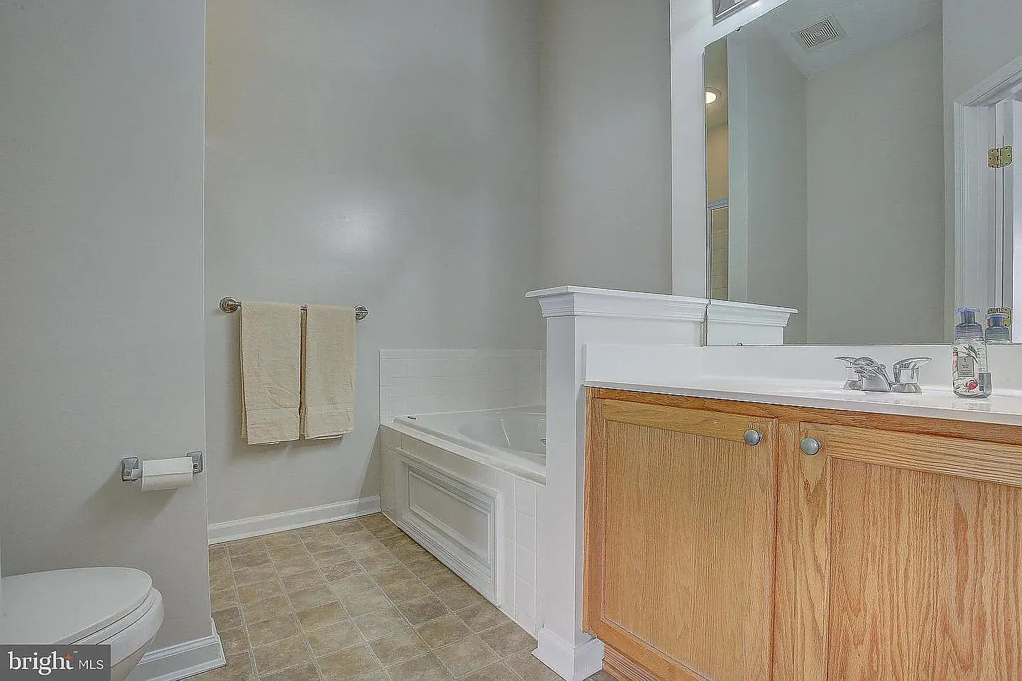 3 bed, 1674 sqft, $2,850 — Photo 2