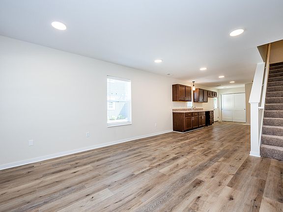 5th image of 945 Union Ave