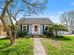 22460 Daniels St, Saint Clair Shores, MI 48081